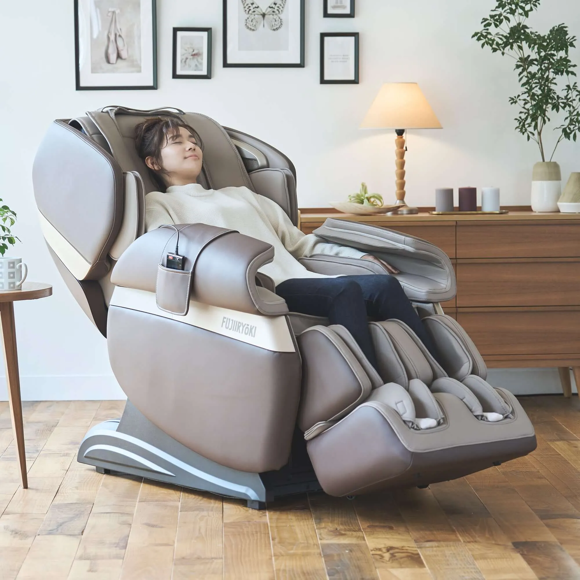 FUJIIRYOKI: Calm Plus Flex Frame SL Track Massage Chair (MR6000)