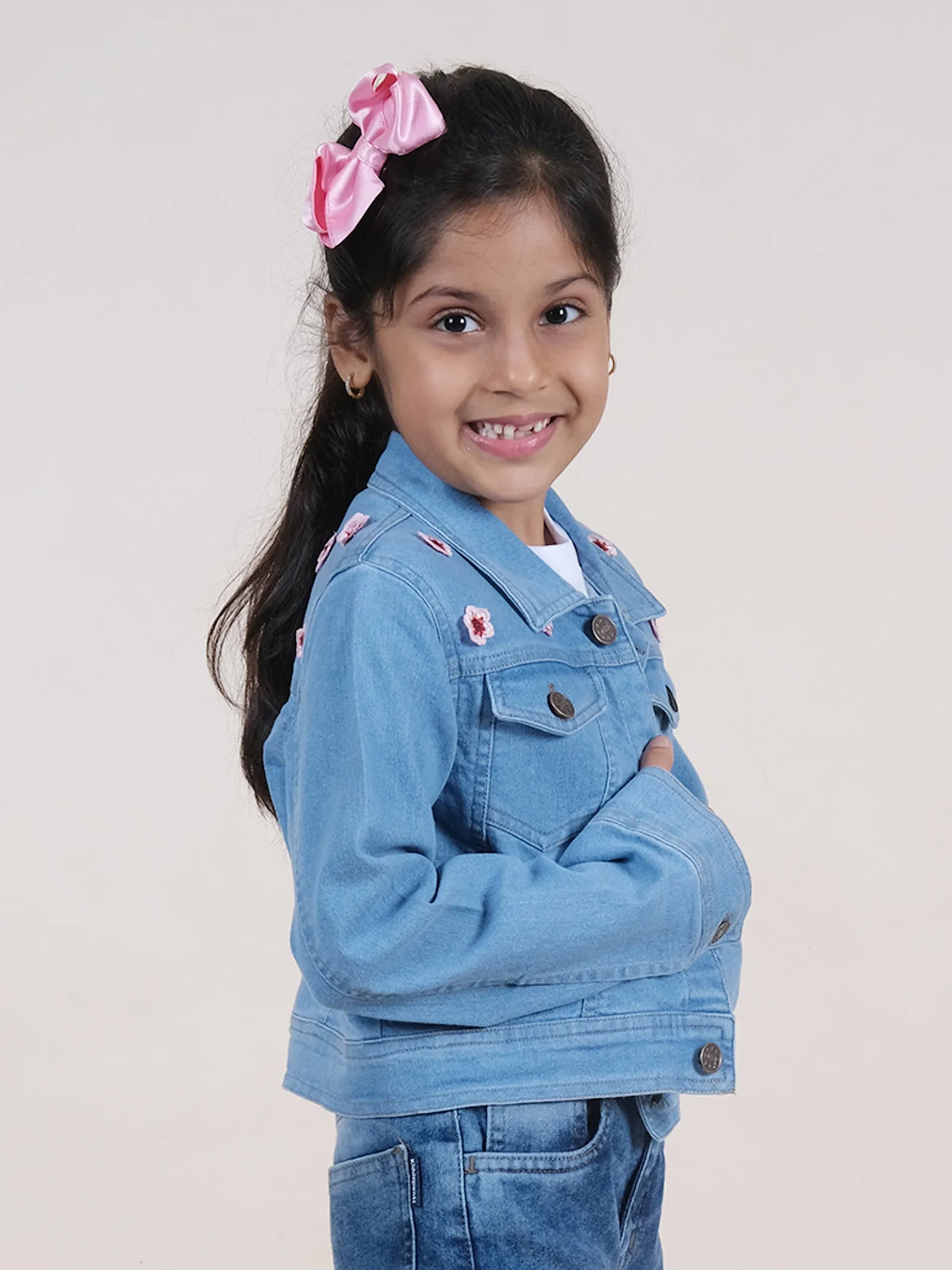 Girls Full Sleeve Flower Patch Detailed Crop Denim Jacket